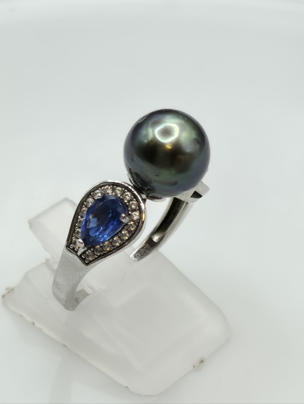 Luxurious Rare Designer Signed Peacock Tahitian Pearl And Topaz Ring - Picture 3 of 8